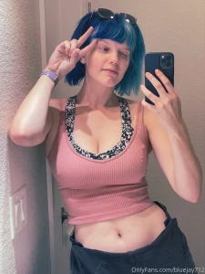 Not me sneaking pics in the bathroom i m feelin very pink today headed