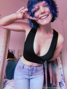 We love a little booty in the mirror