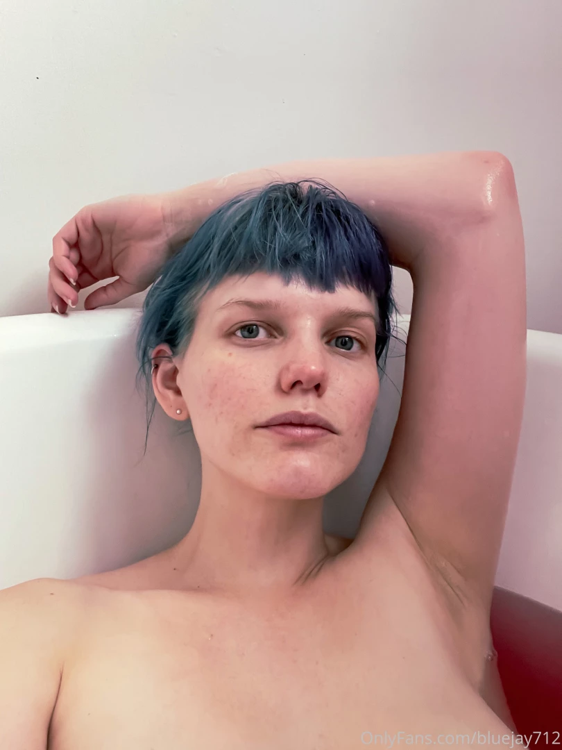 Had a midday bath because fuck it it s sunday i also recorded a short 