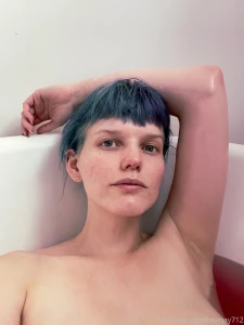 Had a midday bath because fuck it it s sunday i also recorded a short