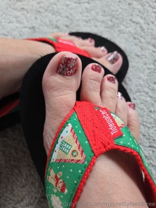 The perfect christmas flip flops at myprettyfeet8