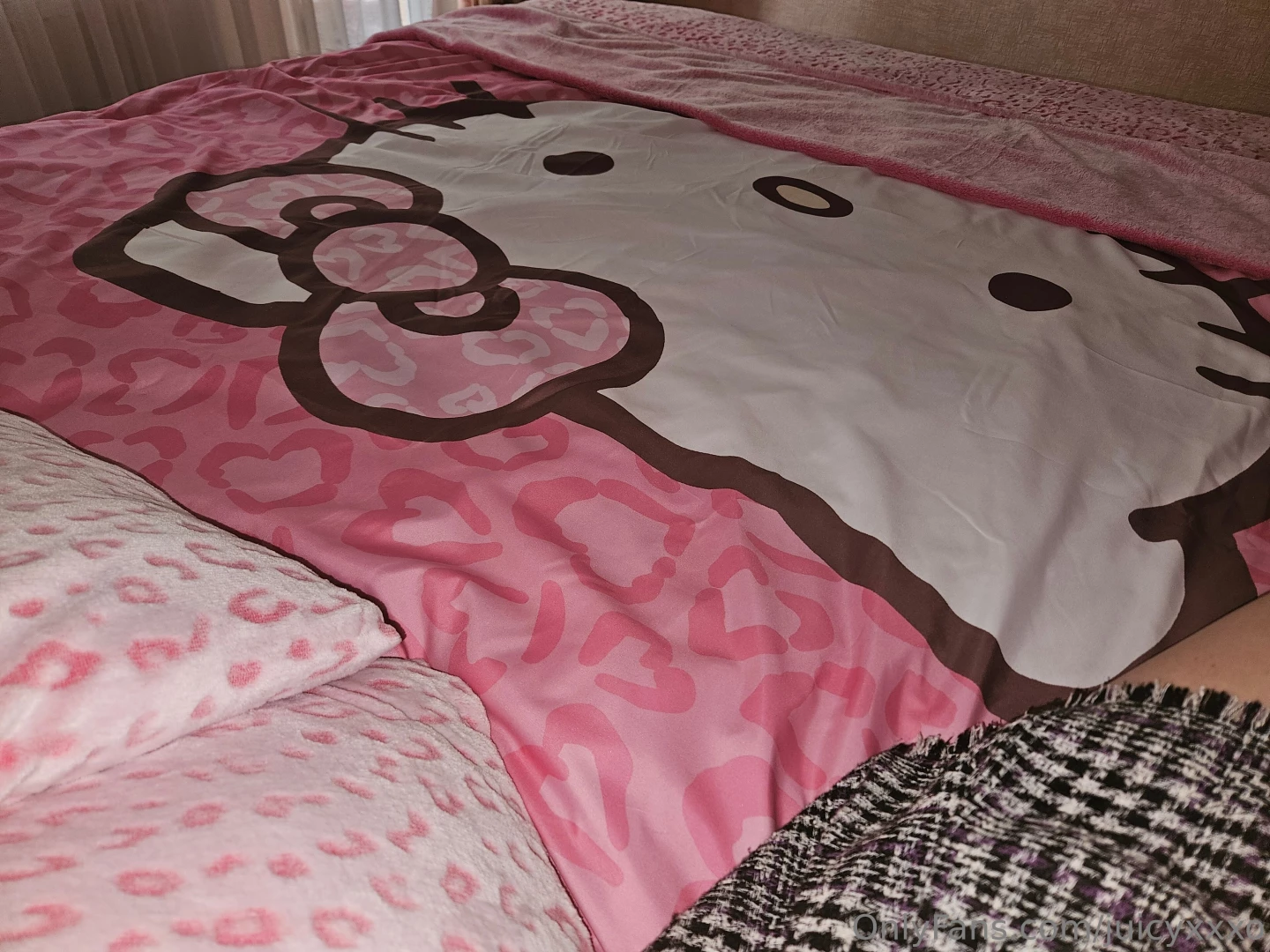 I got hello kitty bedsheets i just can t of how adorable they are part 1 