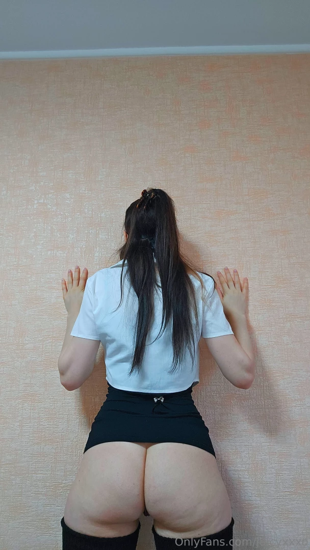 I d love if someone could press me against the wall like this 