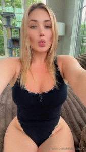 The hottest blonde on of is giving away 3 free spots to her vip hurry