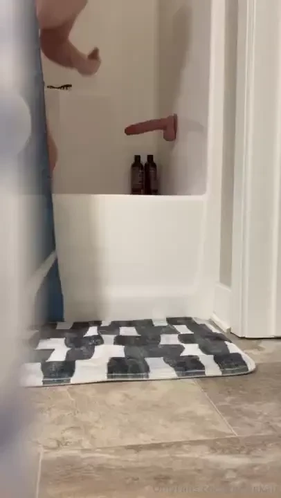 Had a little fun in the shower back on the content grind 