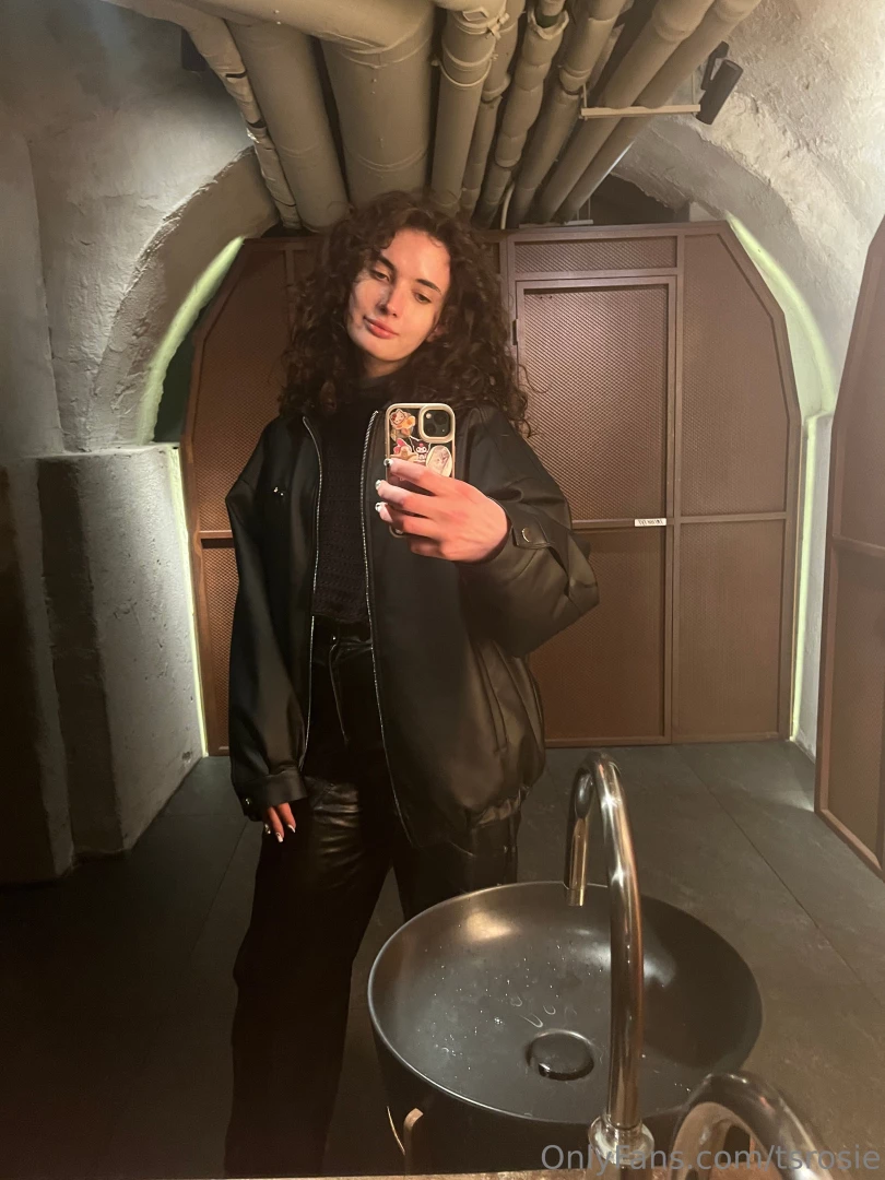 The weather has been so changeable lately yesterday it was snowing and 