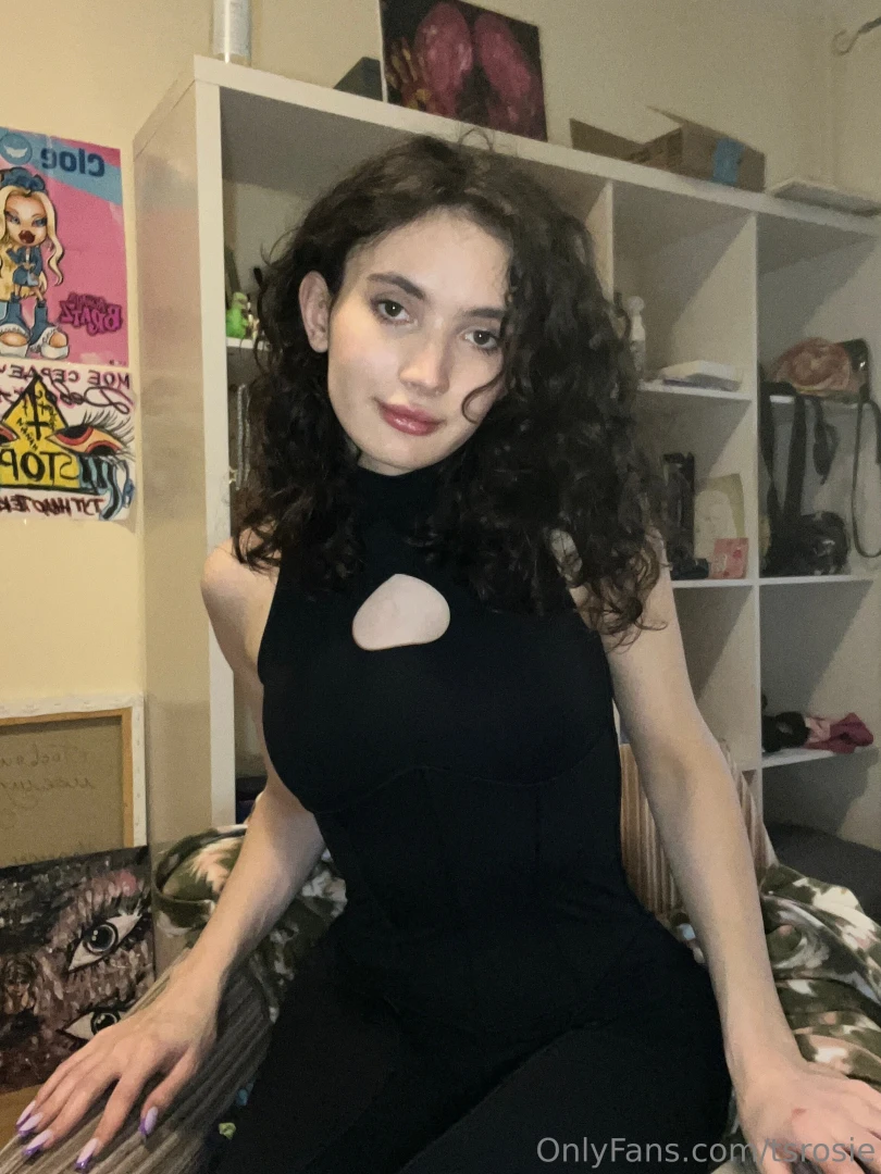 Today i stayed home but my vibe was high cozy lights candles and a 