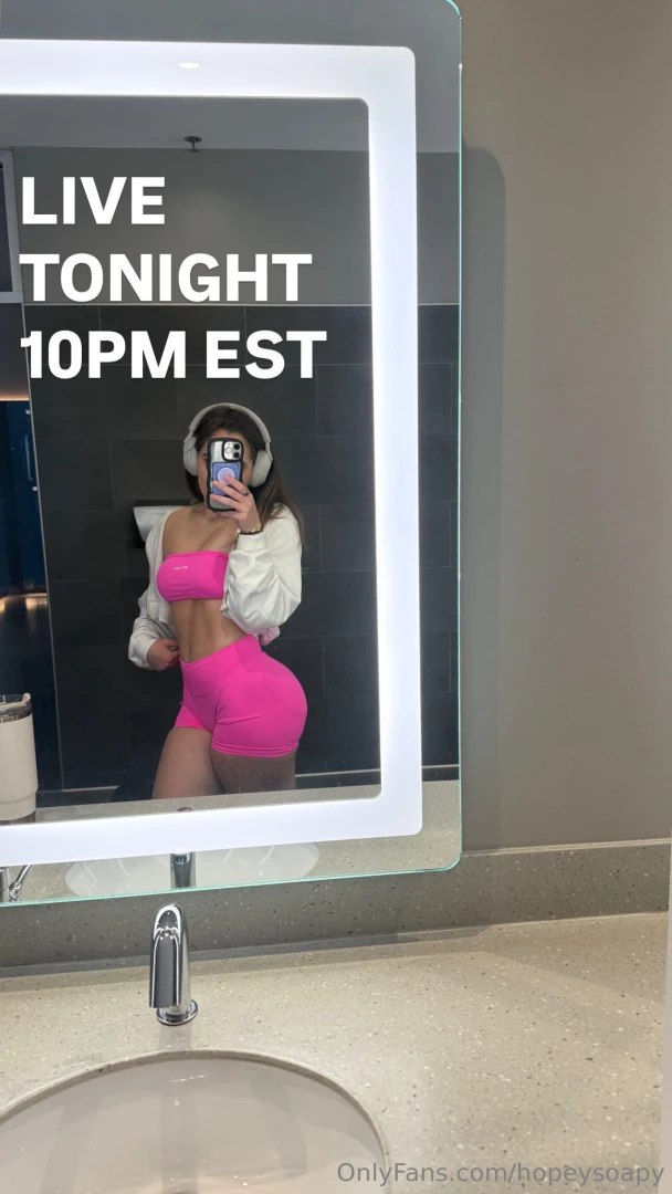 Live tonight at 10pm est i m going to be extra naughty tonight so be 