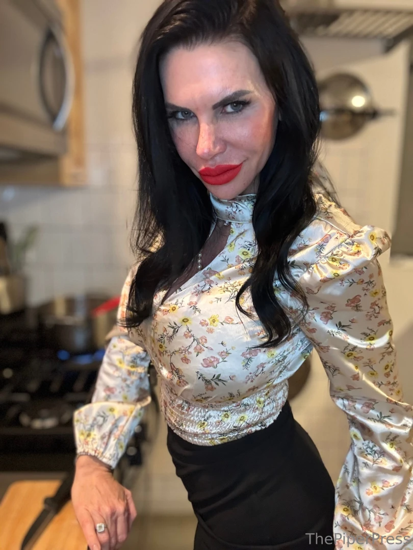 M o m m y wants to rate your cock on thepiperpress 