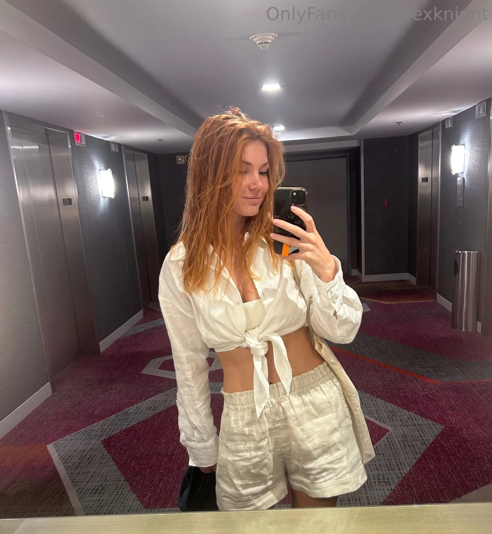 Just stepped out of the shower in this fancy hotel and i swear my hair 