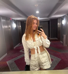 Just stepped out of the shower in this fancy hotel and i swear my hair