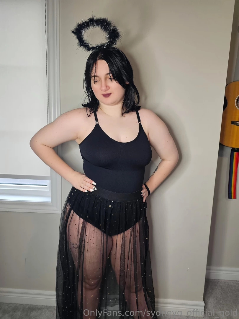 Sydneyq-official-gold part 1 