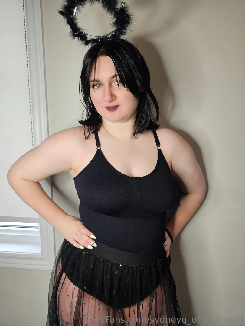 Sydneyq-official-gold part 8 