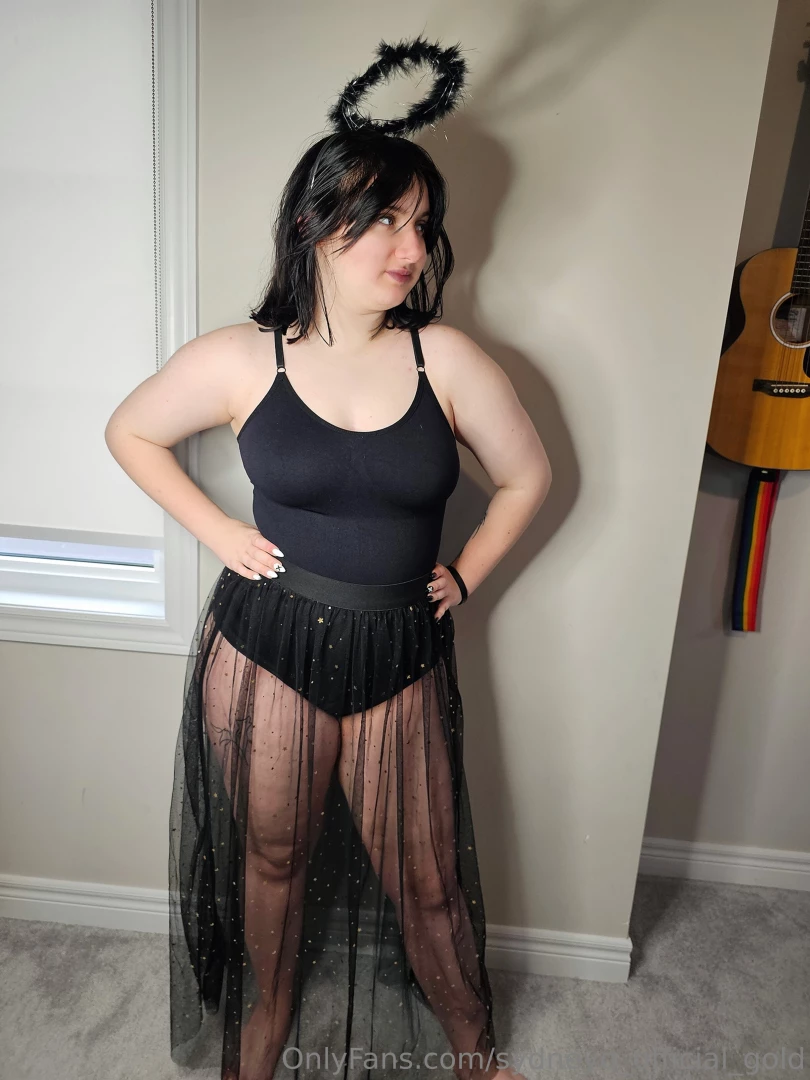 Sydneyq-official-gold part 2 