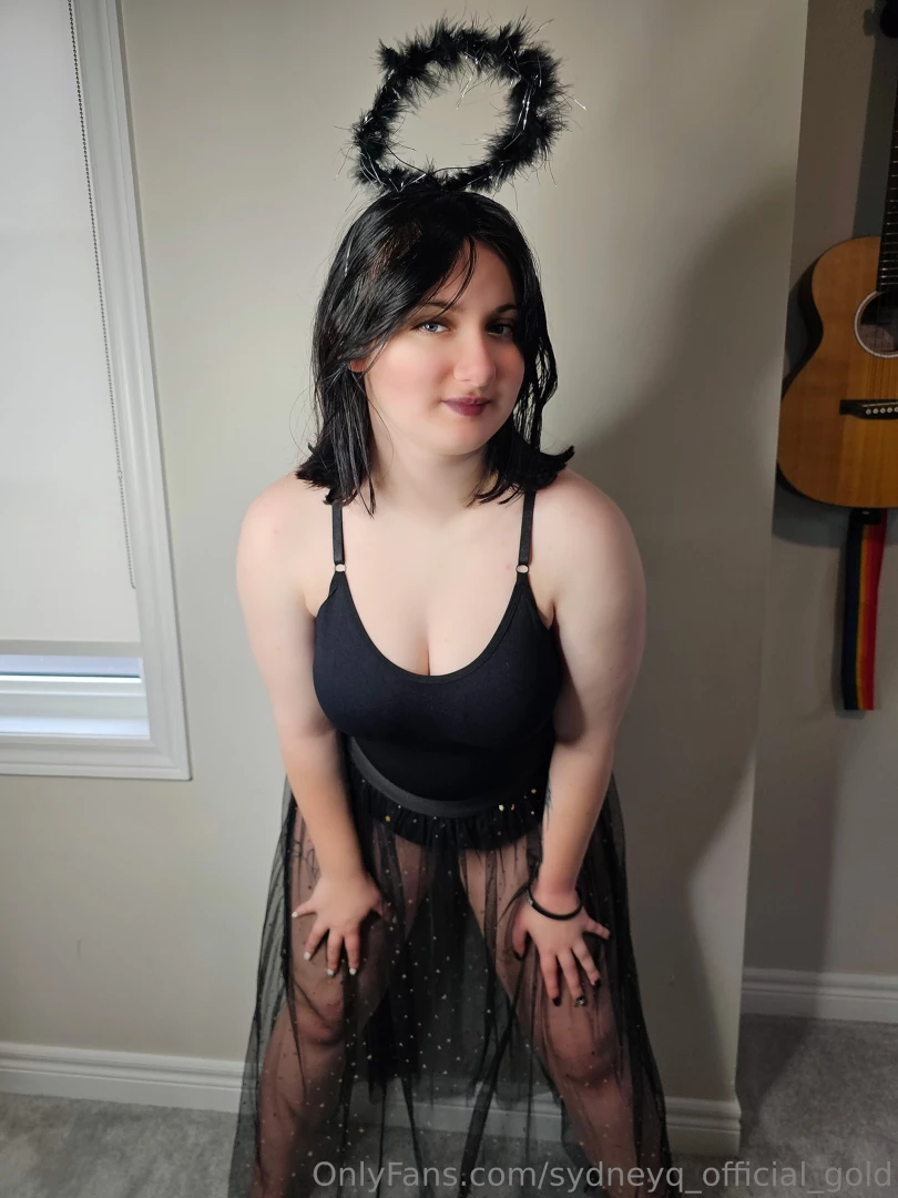 Sydneyq-official-gold part 4 