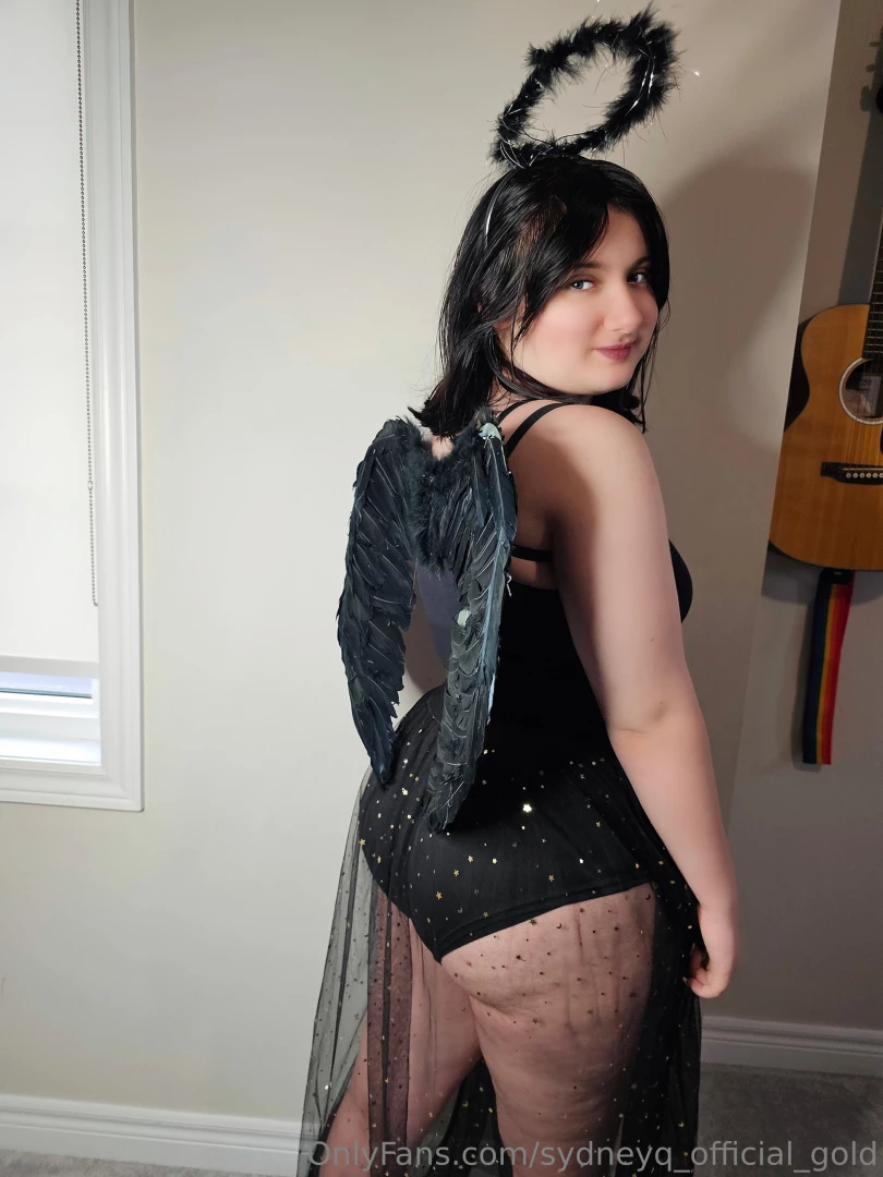 Sydneyq-official-gold part 3 