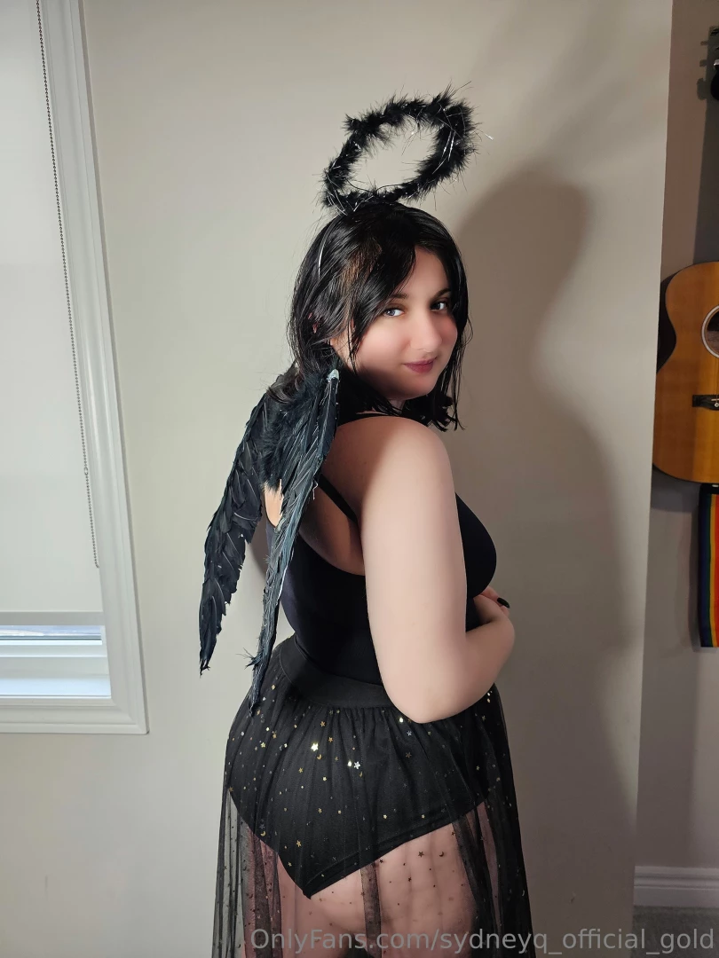 Sydneyq-official-gold part 5 