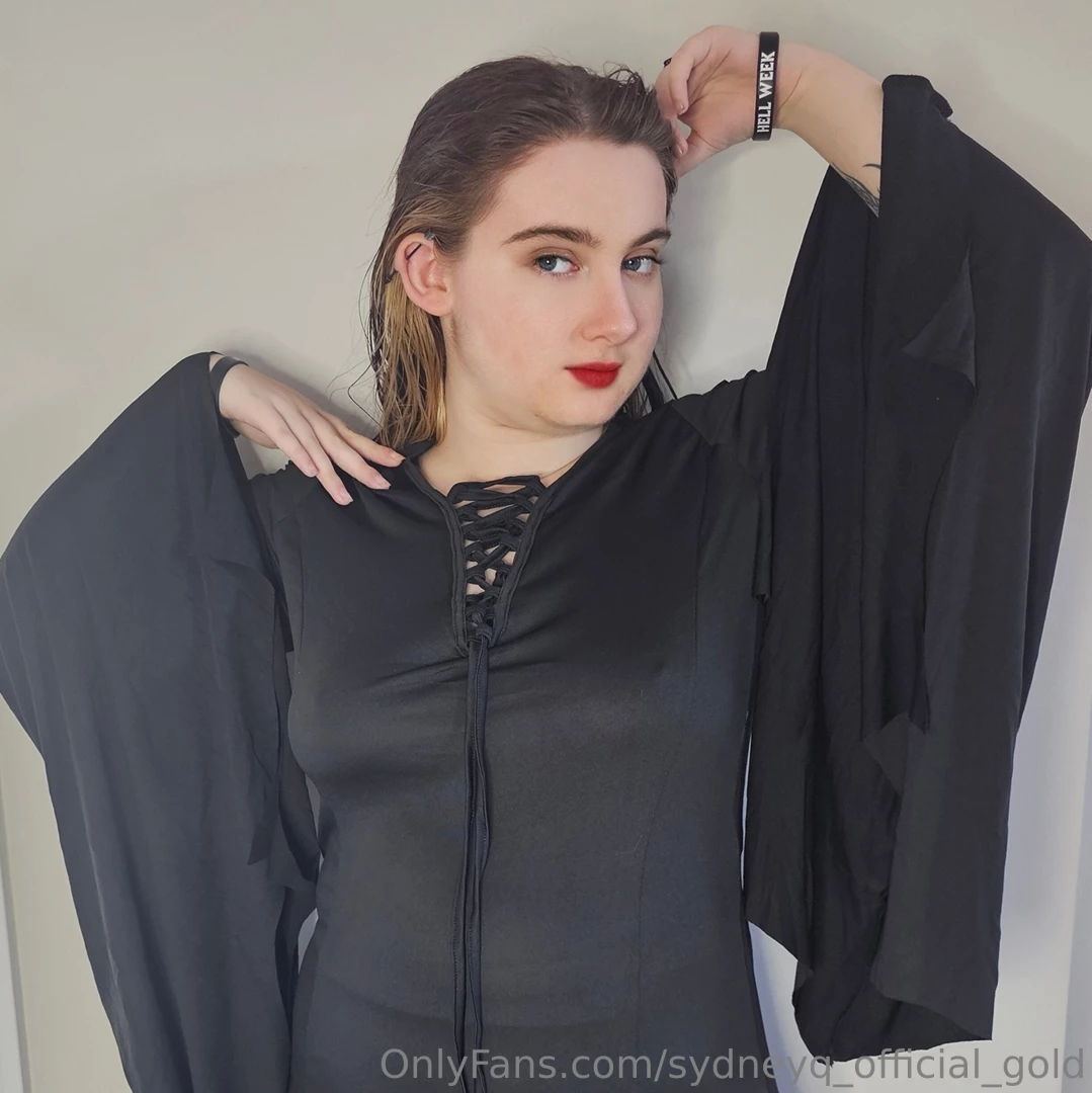 Sydneyq-official-gold part 28 