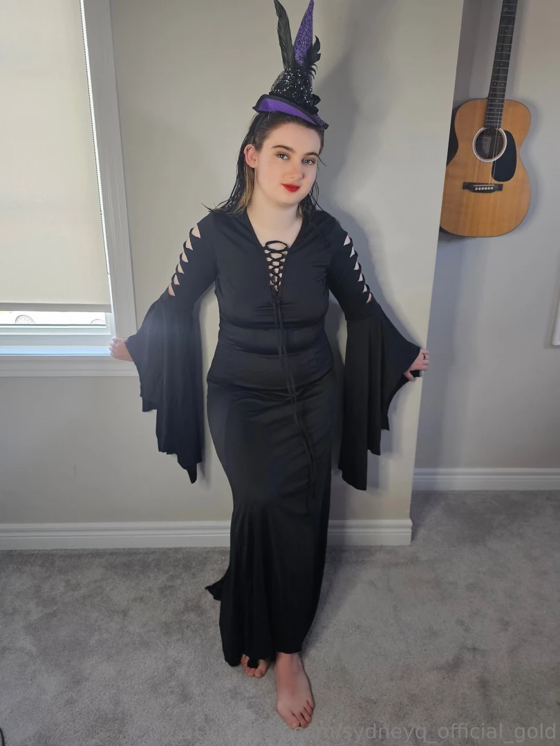 Sydneyq-official-gold part 35 