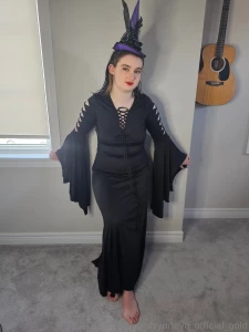 Sydneyq-official-gold part 35