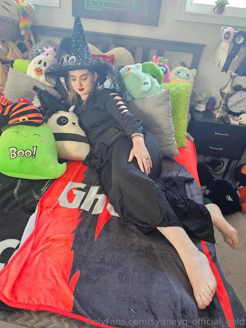 Sydneyq-official-gold part 38 