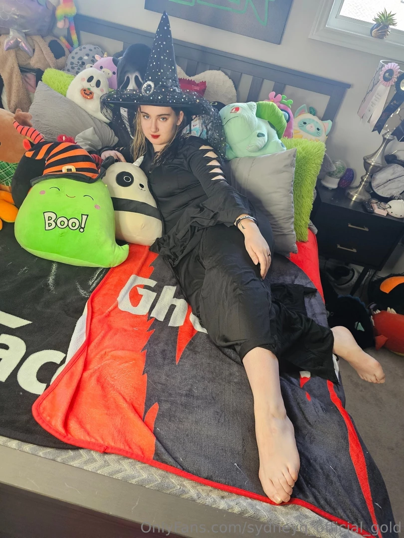 Sydneyq-official-gold part 54 