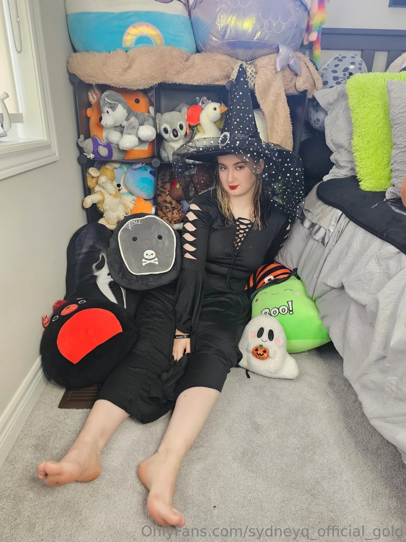 Sydneyq-official-gold part 52 