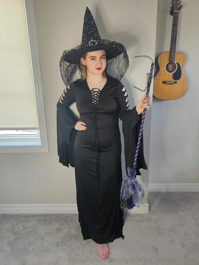 Sydneyq-official-gold part 50 