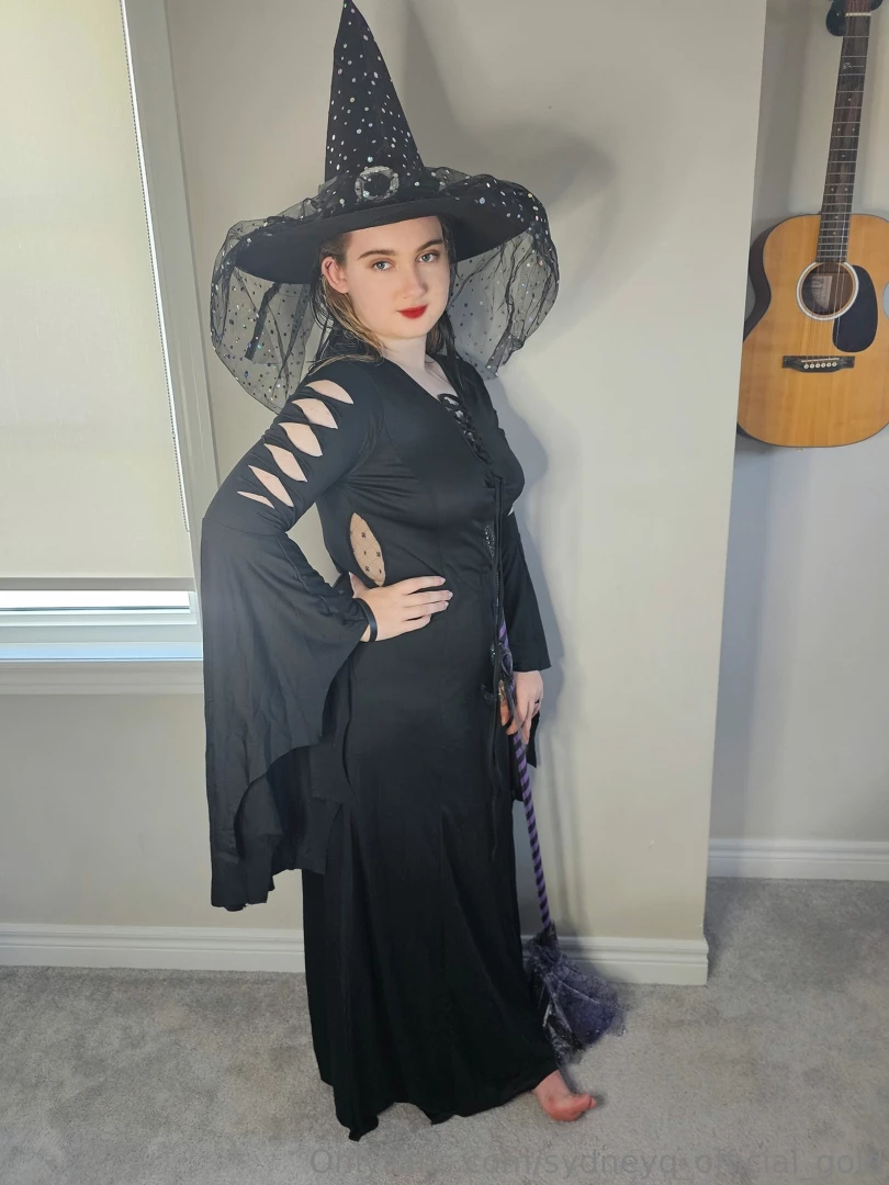 Sydneyq-official-gold part 49 