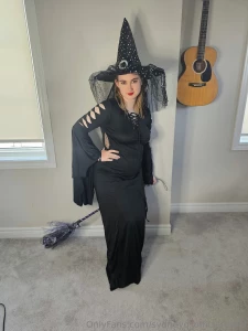 Sydneyq-official-gold part 45