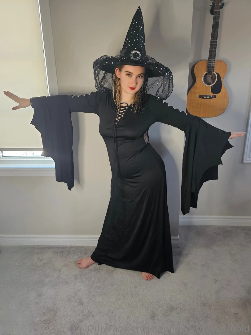 Sydneyq-official-gold part 50 