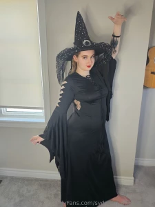 Sydneyq-official-gold part 59