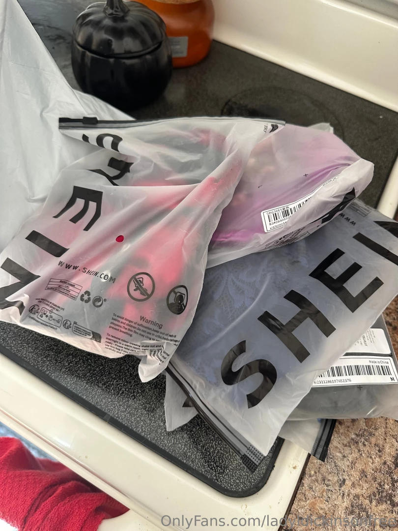 Just got a bunch of new outfits in i ll be trying them on today 