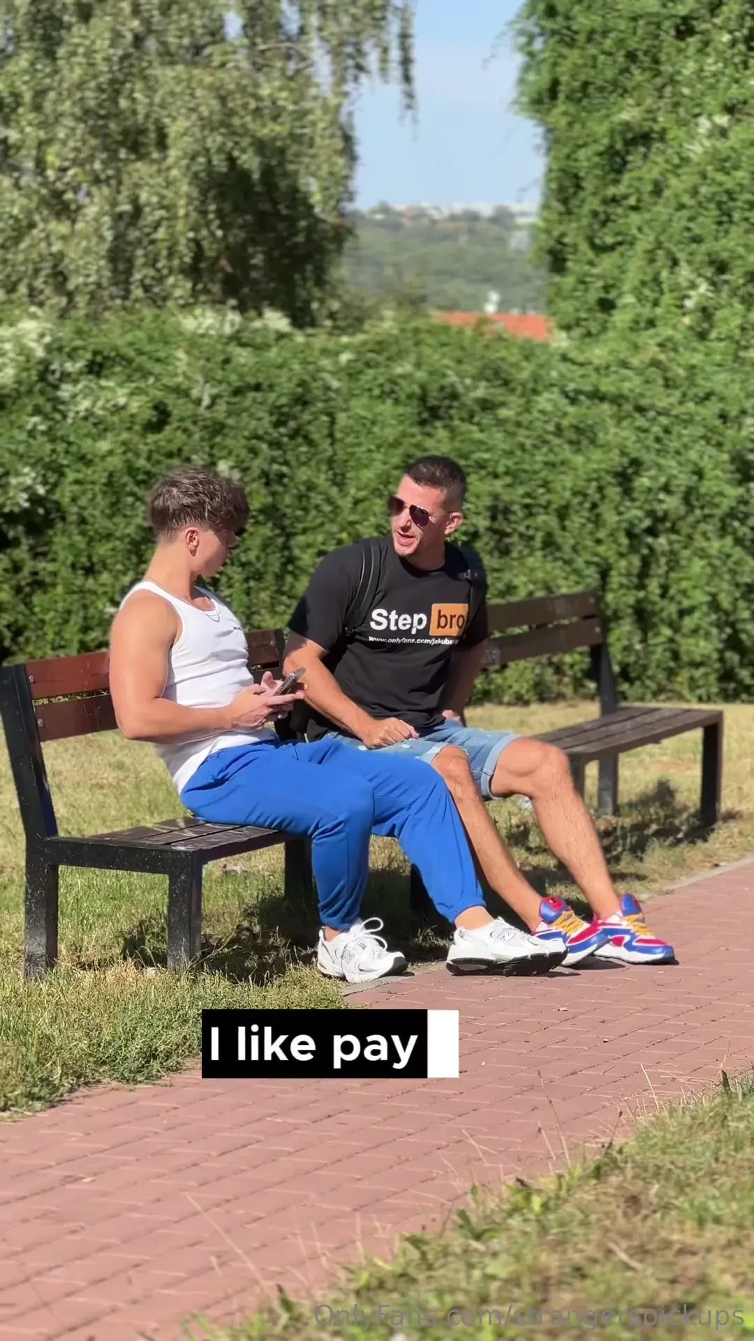 You g bodybuilder agreed to let me enjoy his body in my apt 