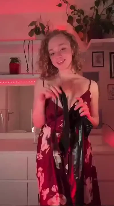 Nsfw tiktok time which outfit do you like more 