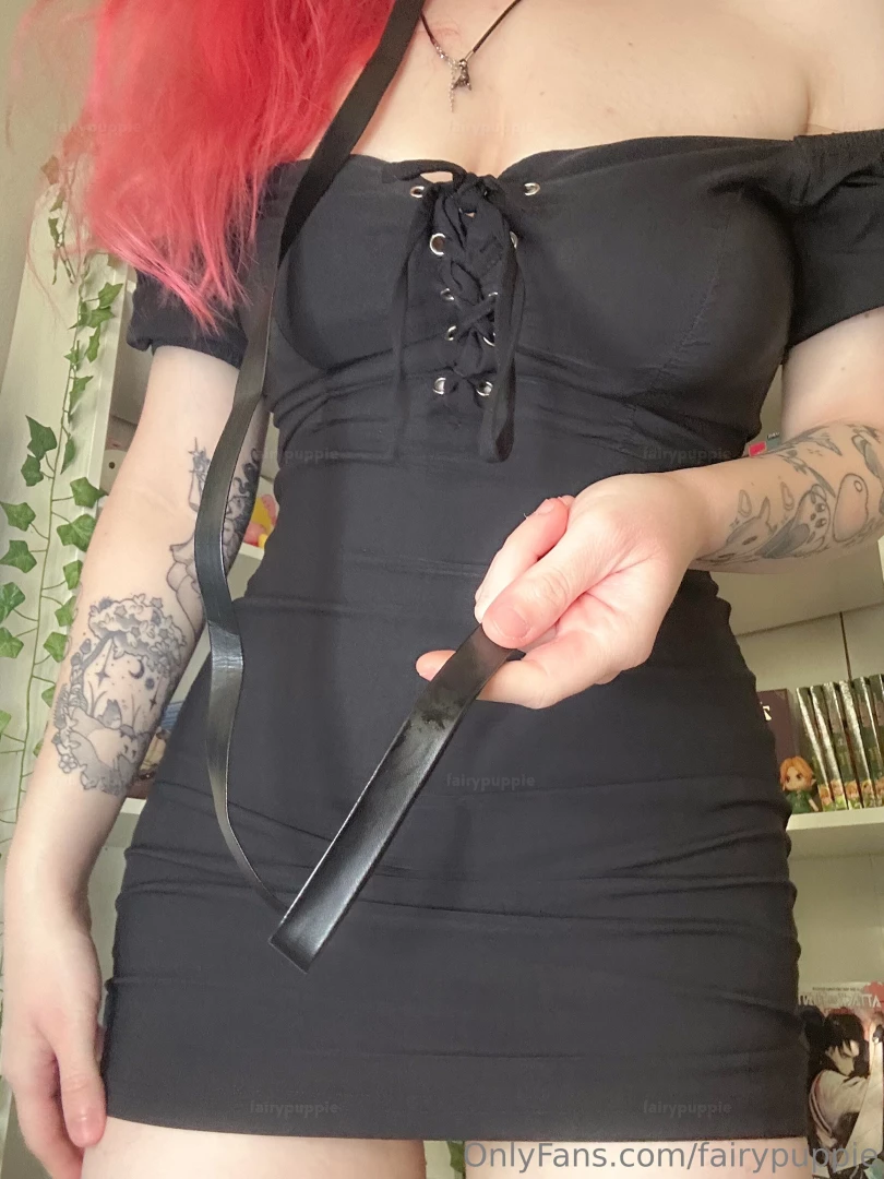 I wish i could wear my collar n leash everywhere gt lt 