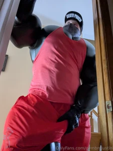 Yo sup roomie look i gotta take a fckkkn leak both of us ain t gonna part 2