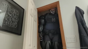 I told you to make the doors bigger what you can t hear me from down