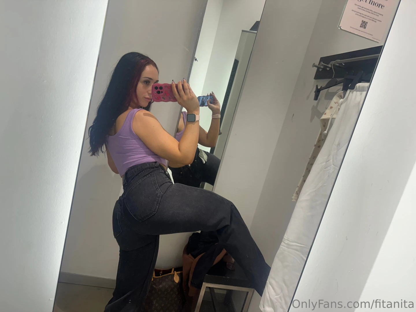 Jeans or leggings 