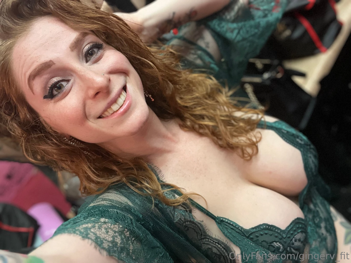 So i m in love with green what color makes you feel like a bad bitch 