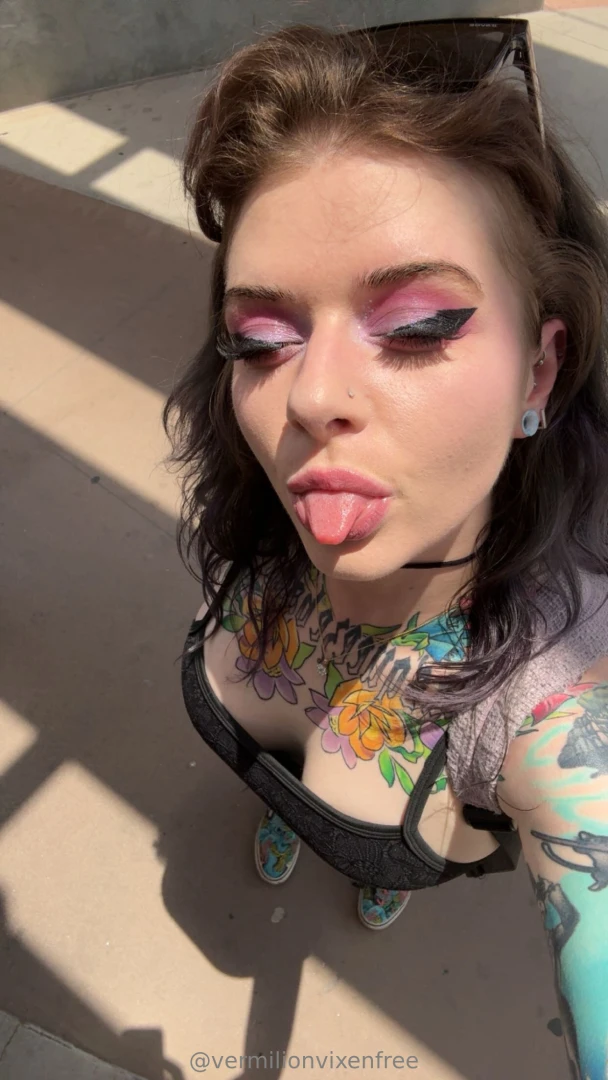 Omg it s so hot outside 