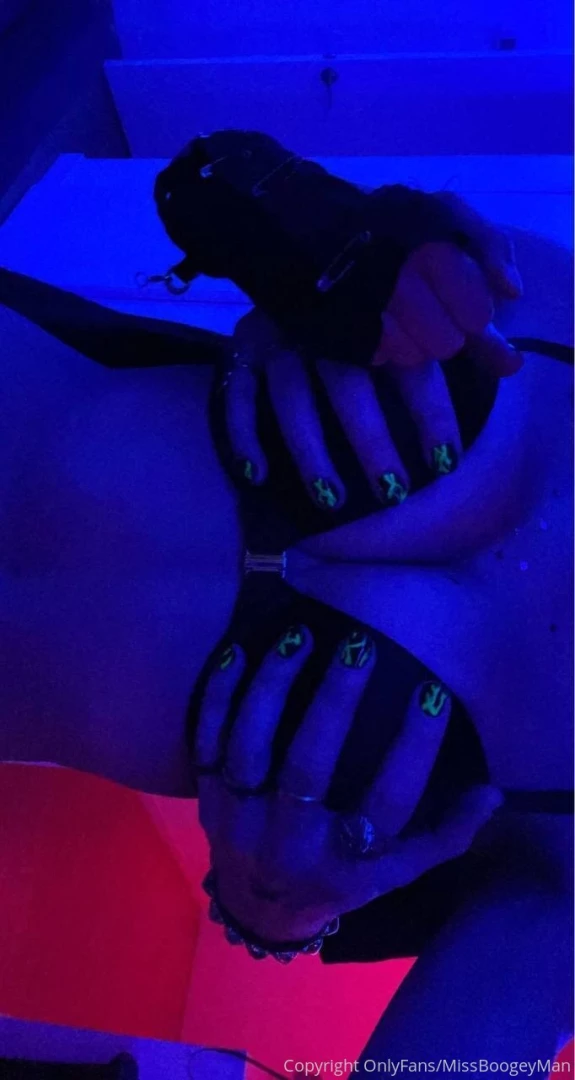 Make my tits yours daddy please 