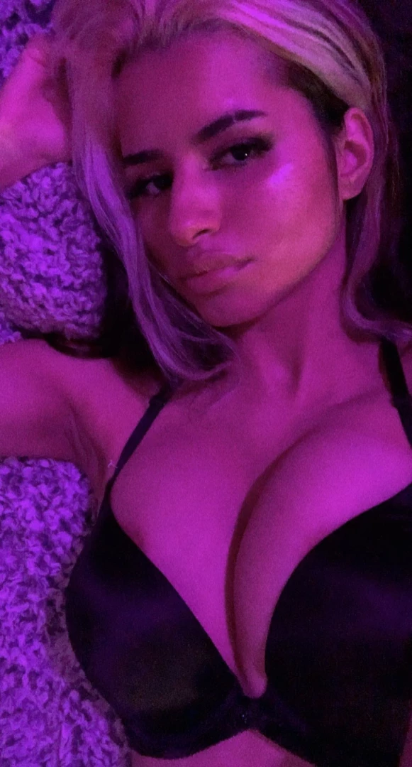 I sent you a dirty stripping video to make you cum love 