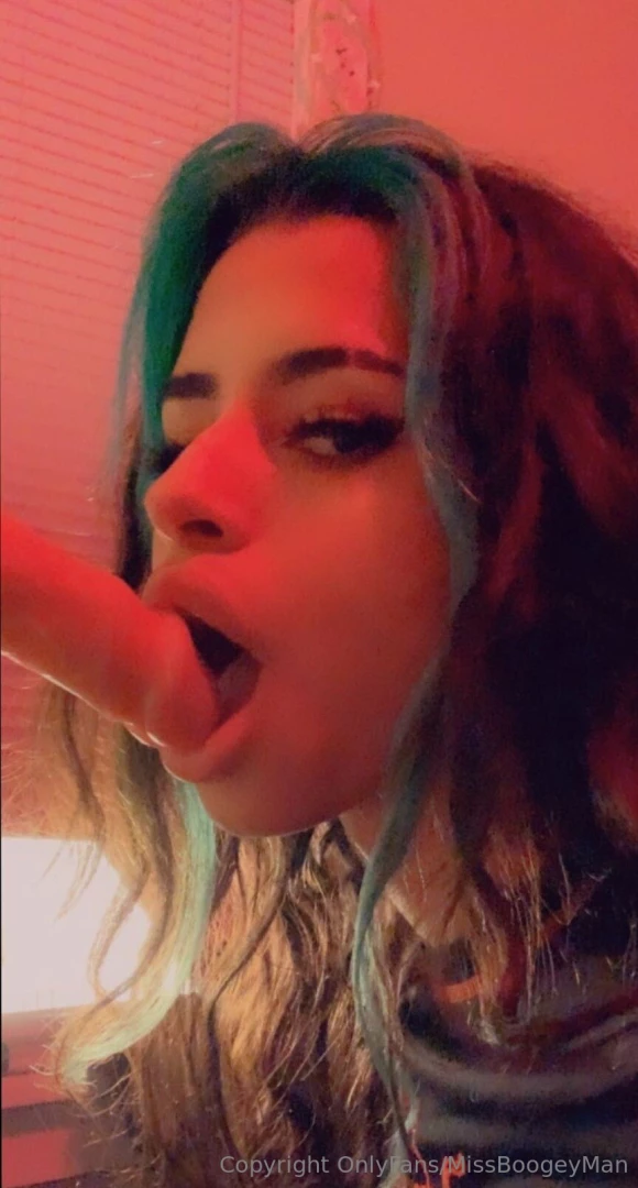I love playing with the tip using my soft fat lips 