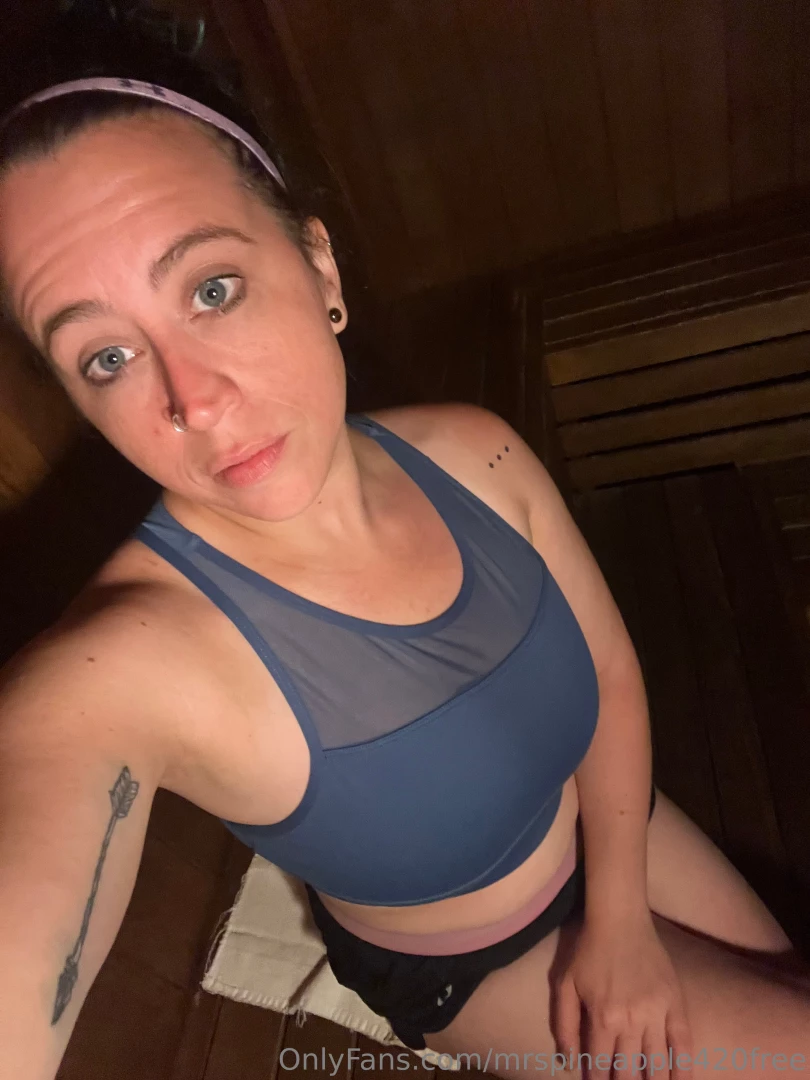 Happy friday 4 pics of me topless in the sauna for just 3 all proceeds 