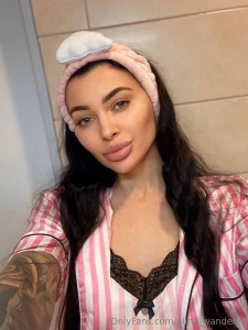 Sometimes i notice how in the hustle and bustle of the day i forget part 3