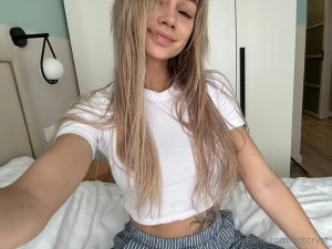 Good morning honey just out of the shower hair still warm and my