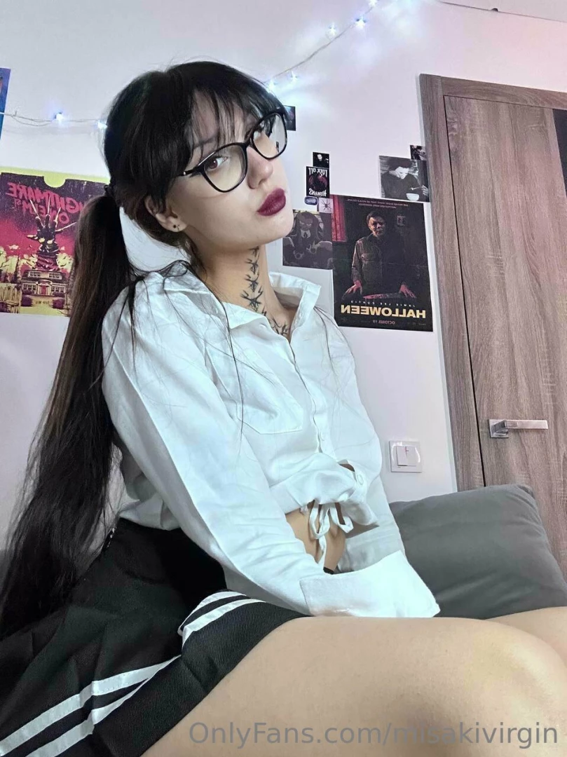 What do you think about this outfit do you think it would look hot in 