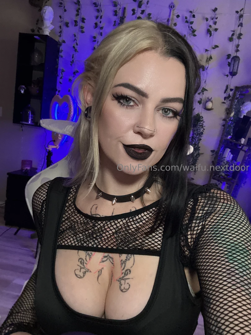 Going live on vipwaifueve tonight don t miss your chance to see me 