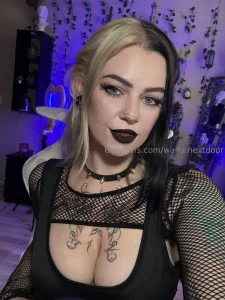 Going live on vipwaifueve tonight don t miss your chance to see me